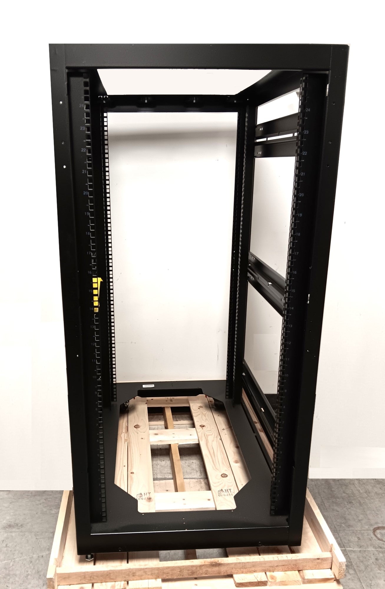 Servers>Server Options>Racks - Eaton - VFR252440 - Open Box