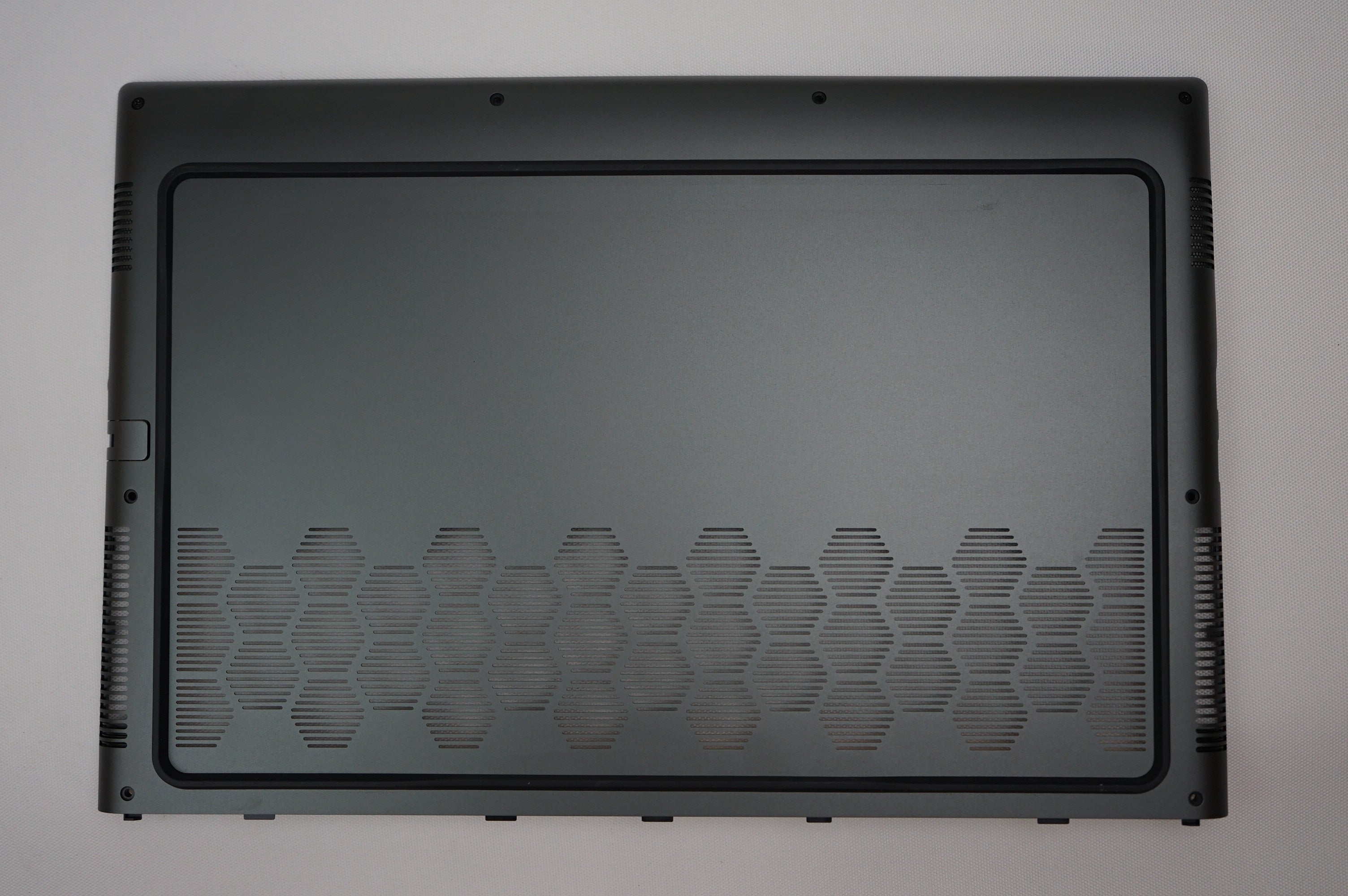 Components>Chassis & Chassis Parts>Laptops - Dell - CRNF5 - Open Box