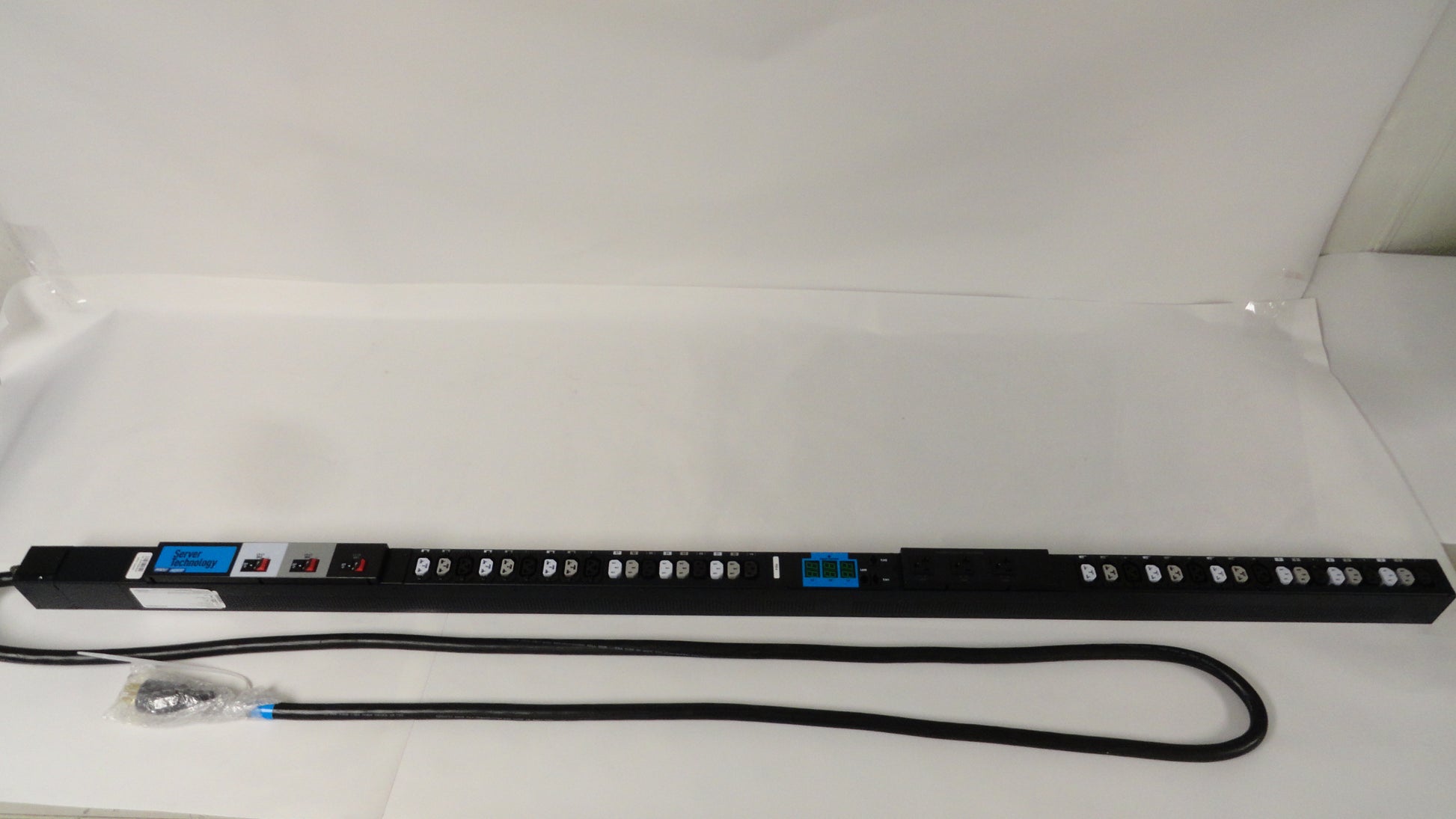 UPS & Power>Accessories>PDUs - Server Technology - C2L36TE-YCMFAM99/BA - Open Box
