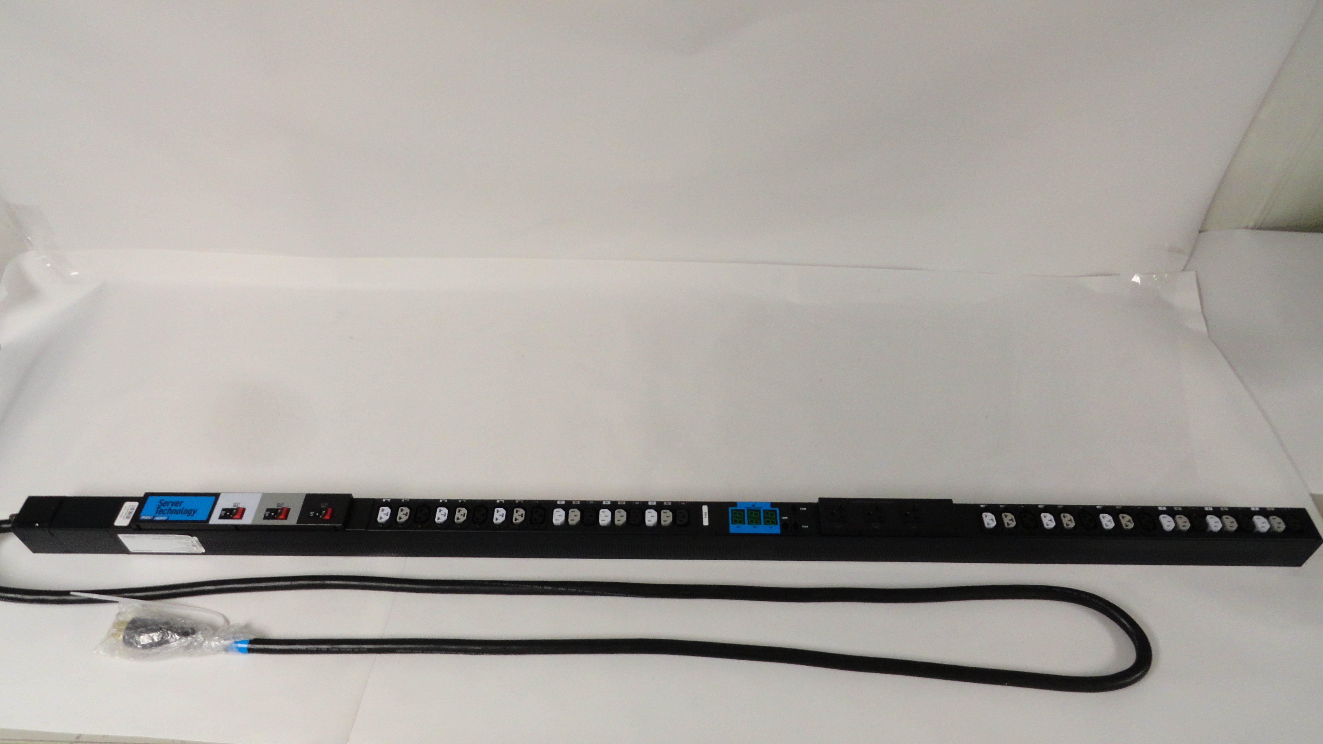 UPS & Power>Accessories>PDUs - Server Technology - C2L36TE-YCMFAM99/BA - Open Box